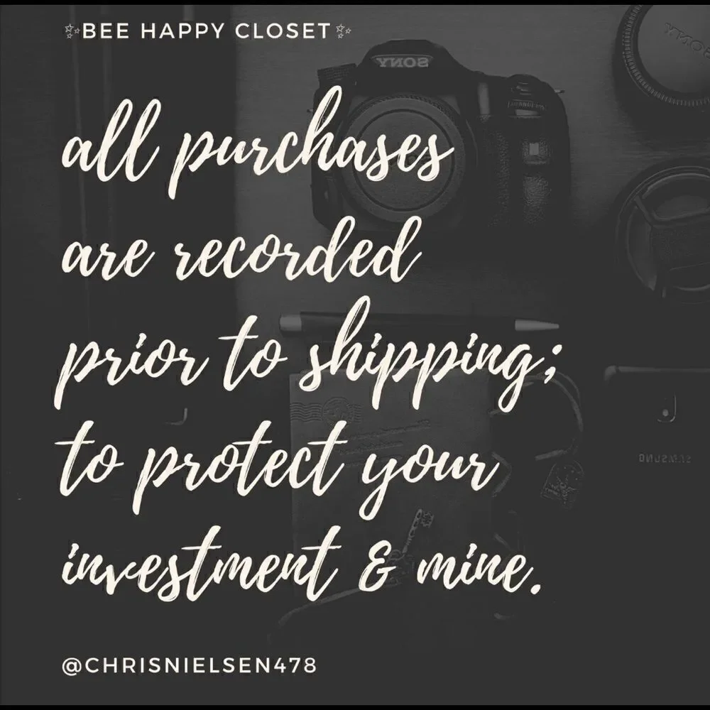 Poshers I Film all what I sell ❤️😊🥰💕